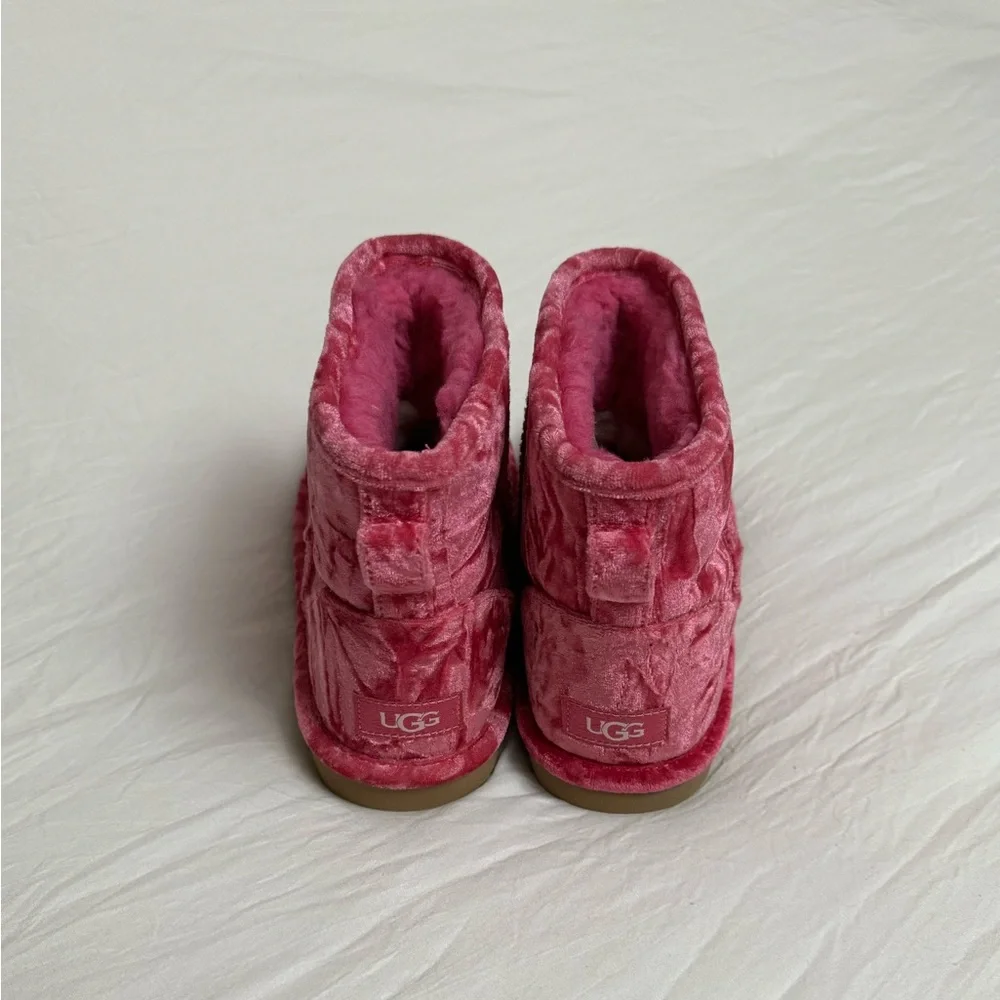 UGG Classic Mini II Velvet Boot Raspberry Sorbet Wool Lining Size 6 Classic